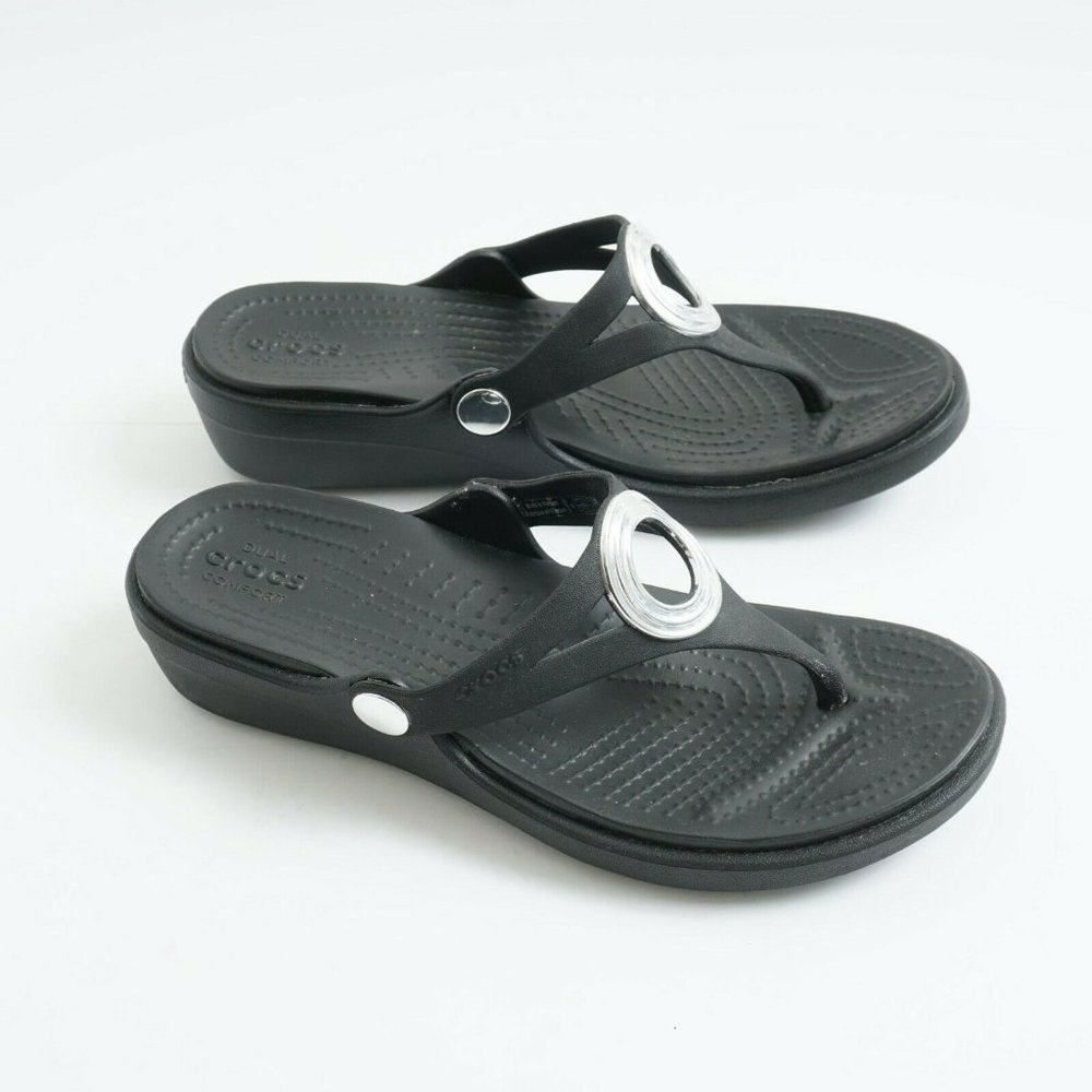 Crocs 203342 Sanrah Thong Sandals Flip Flops Wedge Heel Black Rubber Size 6